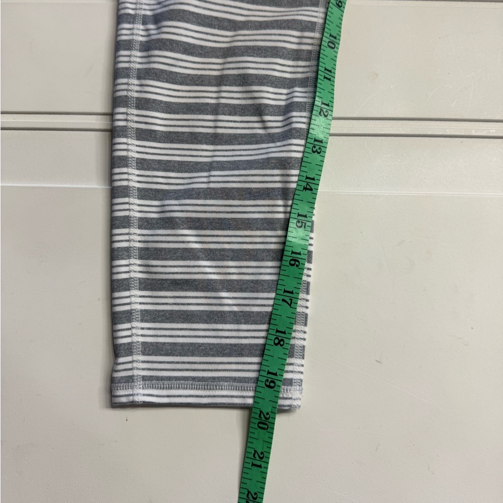 Athleta Striped Cropped Capri Leggings Gray White Womens Size Small Active - Picture 2 of 6